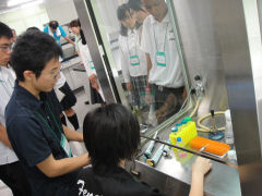 実験の様子:オープンセミナー2010