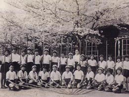 1941年（昭和16）体練科 女児ナギナタ附属光小学校