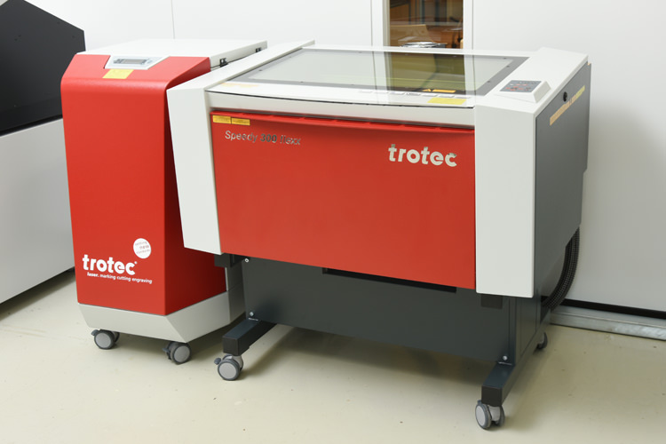 レーザー加工機