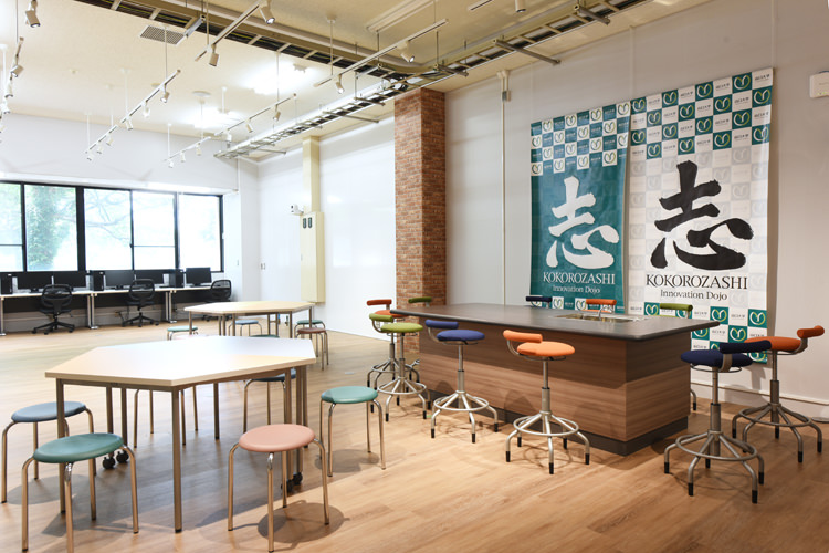 オープンラウンジ