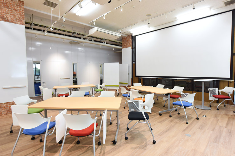 オープンラウンジ