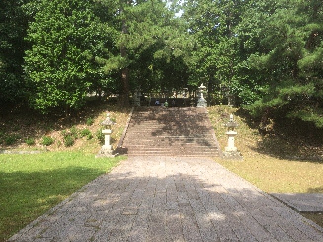 Yamaguchi City’s Kozan Park  －Uguisu-bari no Ishidatami